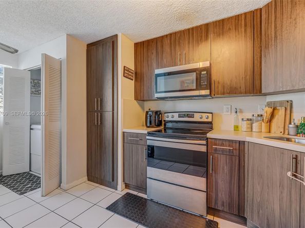 10026 Hammocks Blvd 2076, Miami FL 33196