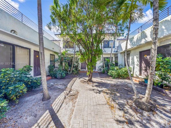 2000 Monroe St, Hollywood FL 33020