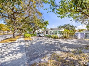 2000 Monroe St, Hollywood FL 33020