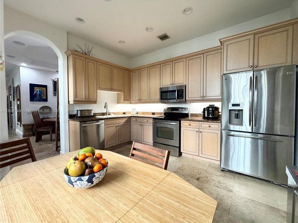 826 E Spinnaker Dr E, Hollywood FL 33019