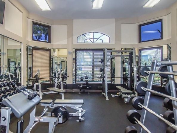 826 E Spinnaker Dr E, Hollywood FL 33019