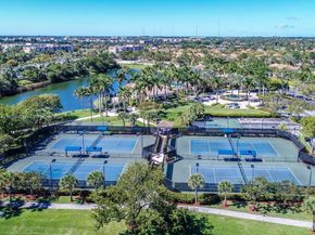 826 E Spinnaker Dr E, Hollywood FL 33019