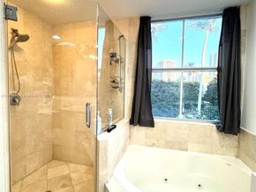 826 E Spinnaker Dr E, Hollywood FL 33019