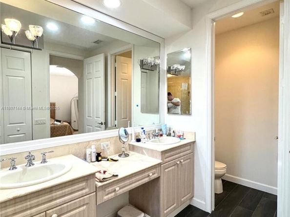 826 E Spinnaker Dr E, Hollywood FL 33019