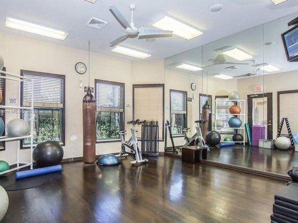 826 E Spinnaker Dr E, Hollywood FL 33019