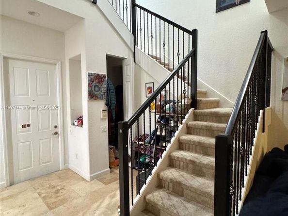 826 E Spinnaker Dr E, Hollywood FL 33019