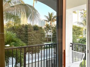 826 E Spinnaker Dr E, Hollywood FL 33019