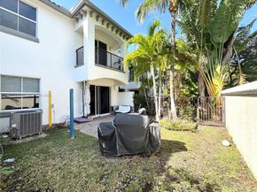 826 E Spinnaker Dr E, Hollywood FL 33019