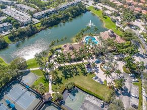 826 E Spinnaker Dr E, Hollywood FL 33019