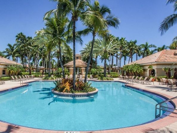 826 E Spinnaker Dr E, Hollywood FL 33019