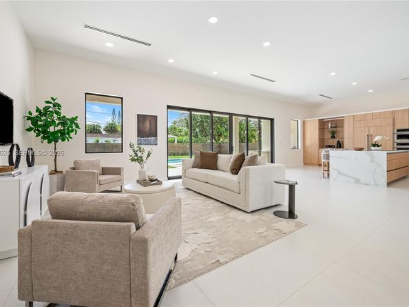 6990 SW 58th St, Miami FL 33143