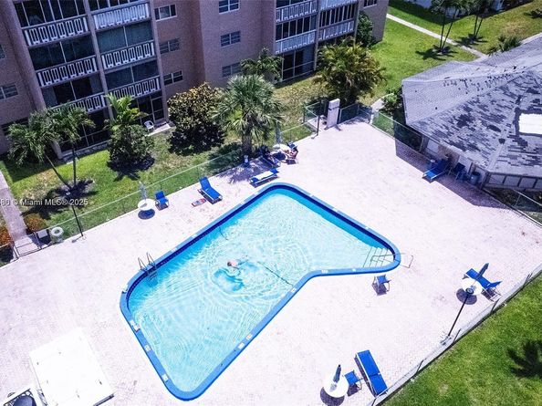 319 NE 14th Ave 505, Hallandale Beach FL 33009