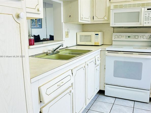 319 NE 14th Ave 505, Hallandale Beach FL 33009