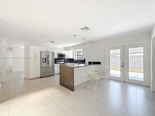 4996 SW 95th Ave, Cooper City FL 33328
