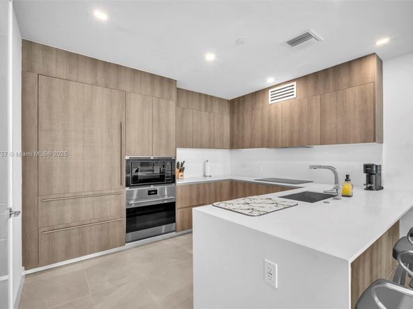 17550 collins Ave 704, Sunny Isles Beach FL 33160
