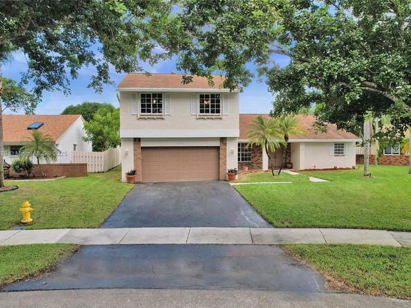 640 Fairfax Ave, Davie FL 33325