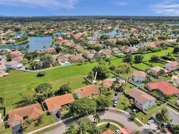 640 Fairfax Ave, Davie FL 33325