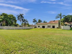 640 Fairfax Ave, Davie FL 33325