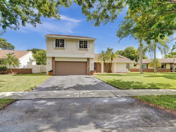 640 Fairfax Ave, Davie FL 33325