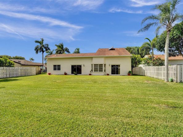 640 Fairfax Ave, Davie FL 33325