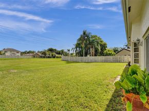 640 Fairfax Ave, Davie FL 33325