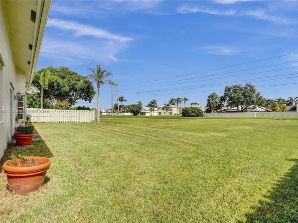 640 Fairfax Ave, Davie FL 33325