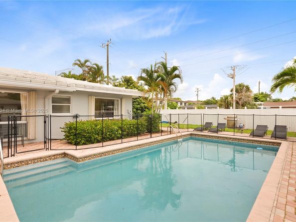 1761 NE 55th St, Fort Lauderdale FL 33334