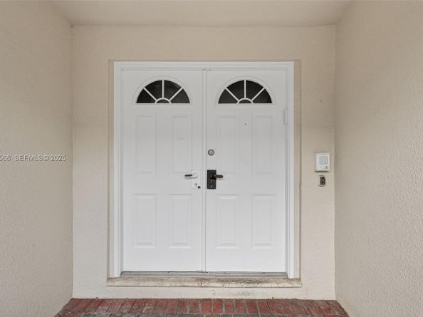 21399 Marina Cove Cir 14, Aventura FL 33180