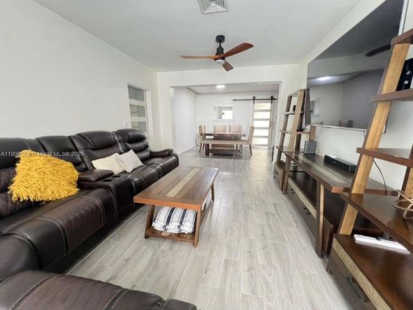 1430 NE 149th St, Miami FL 33161