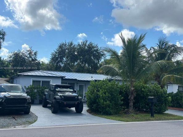 1430 NE 149th St, Miami FL 33161