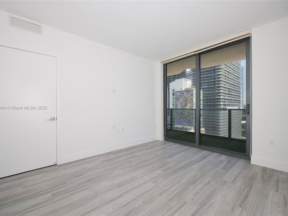 45 SW 9th St 1504, Miami FL 33130