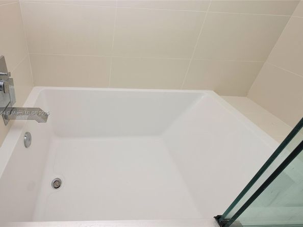 45 SW 9th St 1504, Miami FL 33130