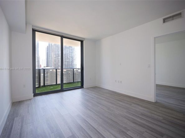 45 SW 9th St 1504, Miami FL 33130