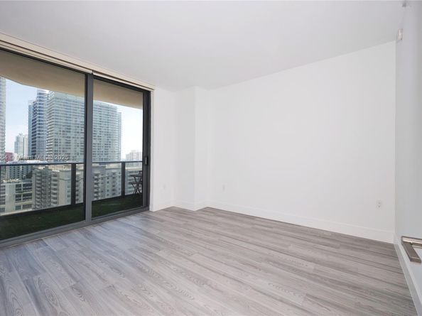 45 SW 9th St 1504, Miami FL 33130