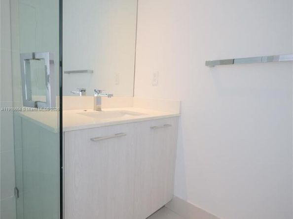 45 SW 9th St 1504, Miami FL 33130