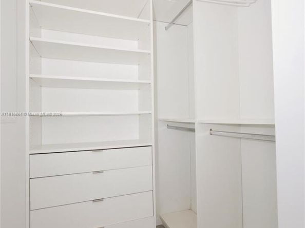 45 SW 9th St 1504, Miami FL 33130