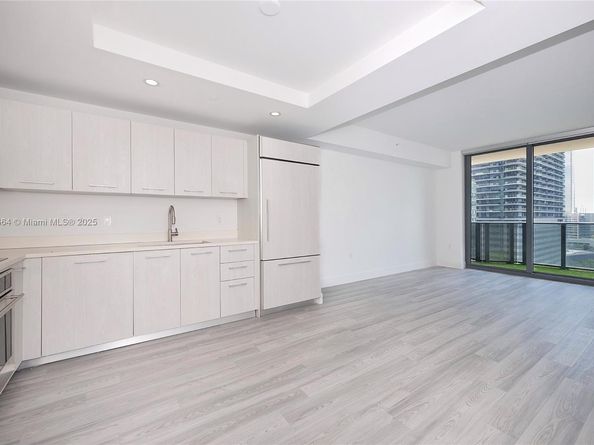 45 SW 9th St 1504, Miami FL 33130