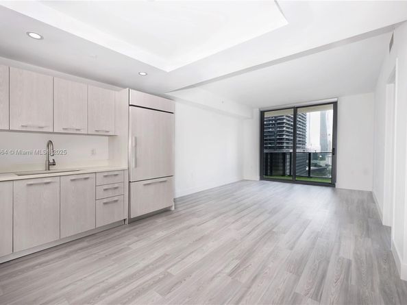 45 SW 9th St 1504, Miami FL 33130