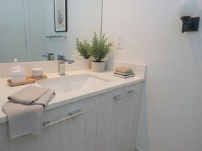 45 SW 9th St 1504, Miami FL 33130