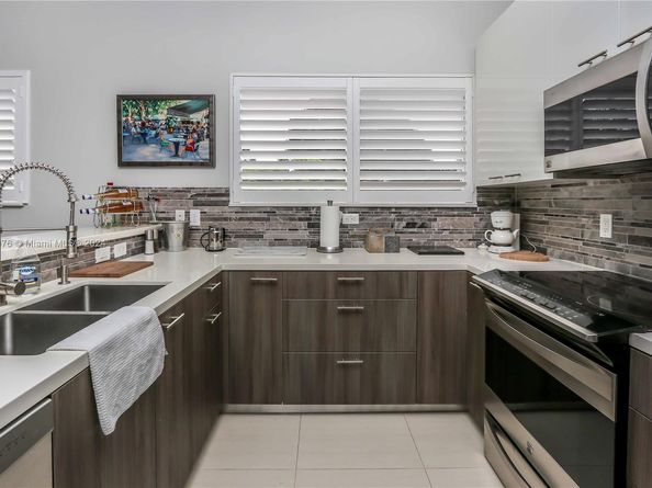 645 NE 9th Ave, Fort Lauderdale FL 33304