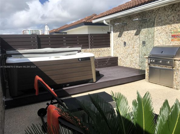 645 NE 9th Ave, Fort Lauderdale FL 33304