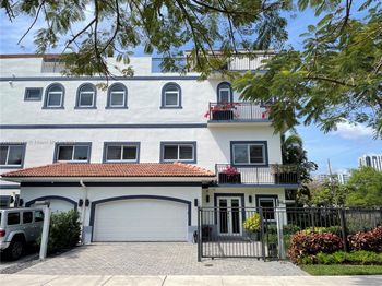 645 NE 9th Ave