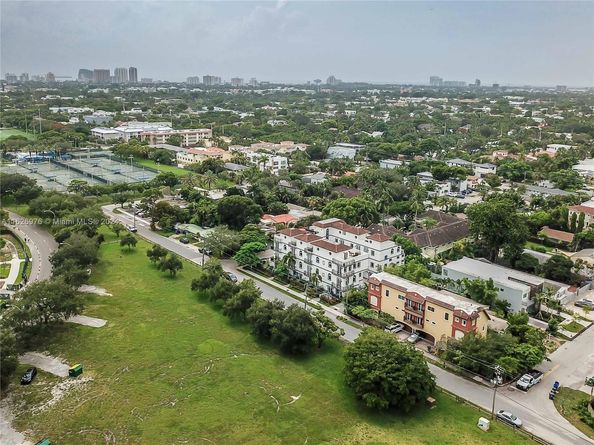 645 NE 9th Ave, Fort Lauderdale FL 33304