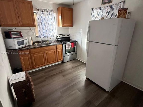 551-553 NE 133rd St, North Miami FL 33161