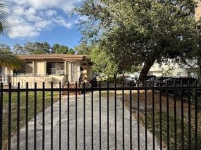 551-553 NE 133rd St, North Miami FL 33161