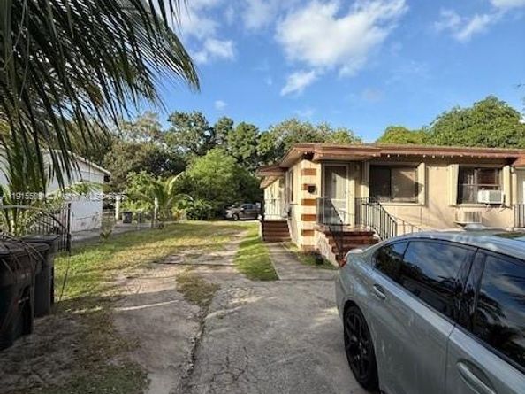 551-553 NE 133rd St, North Miami FL 33161