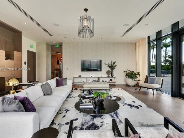 650 NE 32nd St 4203, Miami FL 33137