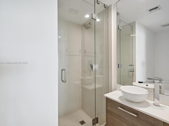 650 NE 32nd St 4203, Miami FL 33137