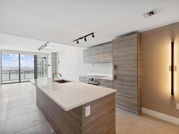 650 NE 32nd St 4203, Miami FL 33137