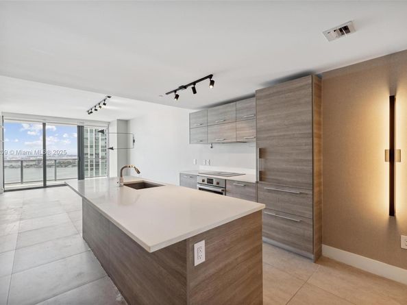 650 NE 32nd St 4203, Miami FL 33137